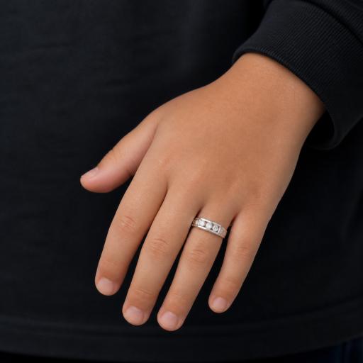 Ring on boy's finger.png